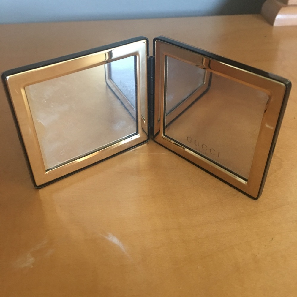 Gucci Compact - Picture 3 of 3